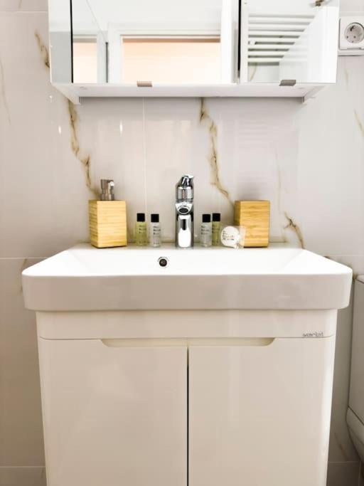 דירות Petite Retreat In Kolonaki, Athens /Netflix מראה חיצוני תמונה