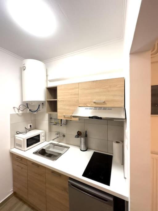 דירות Petite Retreat In Kolonaki, Athens /Netflix מראה חיצוני תמונה